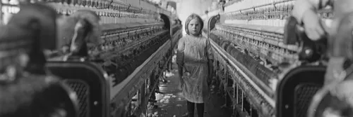 一个小孩在棉纺厂的场景