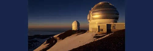 Keck observatory in Hawaii in the sunshine