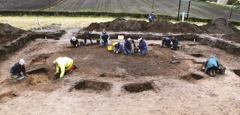 Photograph of volunteers excavating at Great Chilton