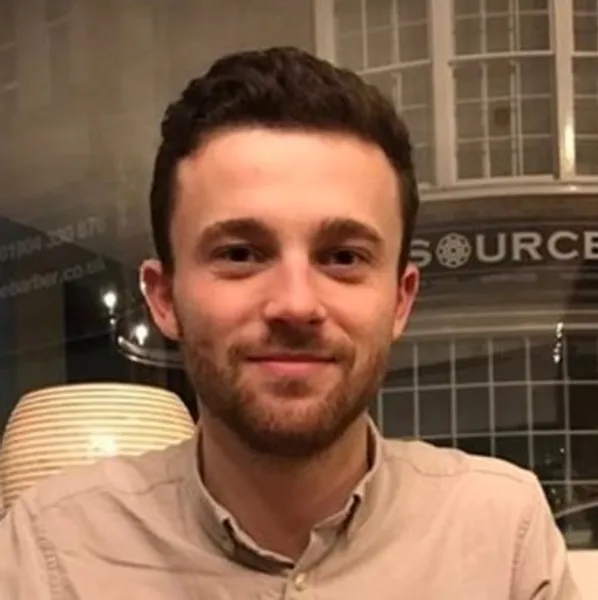 A headshot of Tom Smart