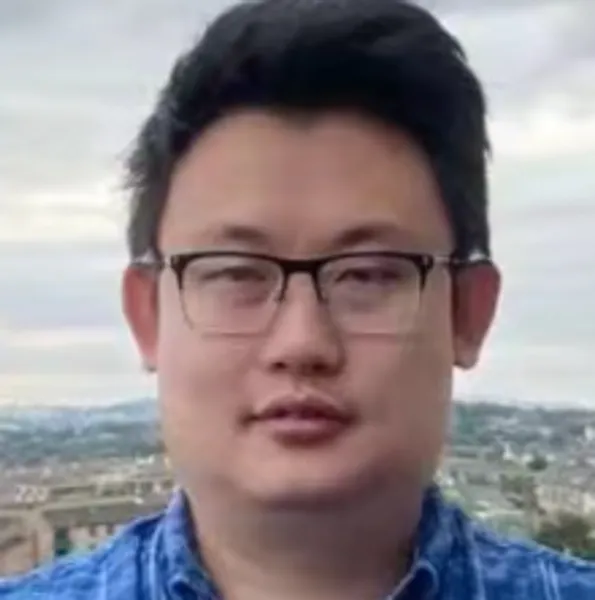 A headshot of Jiada Tu