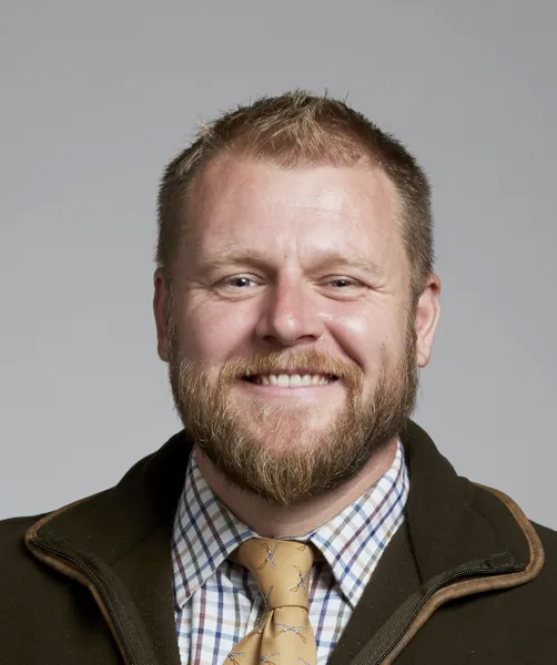 Headshot of Prof Robert Pal