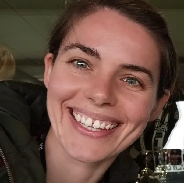 headshot of Dr Danielle Pizzey