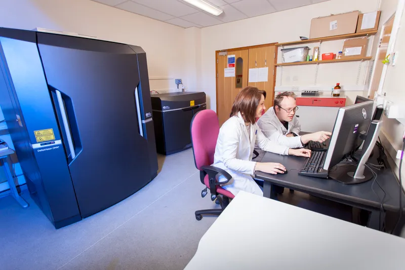 staff members using the OMX super-res microscope