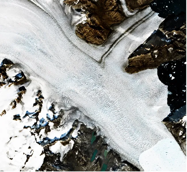 Aerial image showing crevasse extent