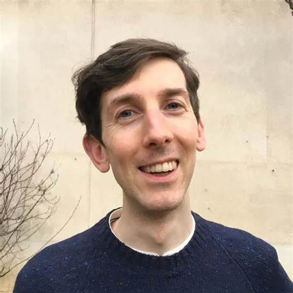 A bio photo of Tom Hamilton