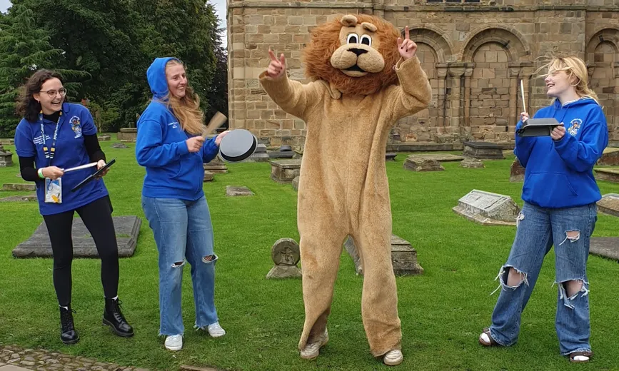 Hatfield College's mascot welcoming new students during Matriculation 2022