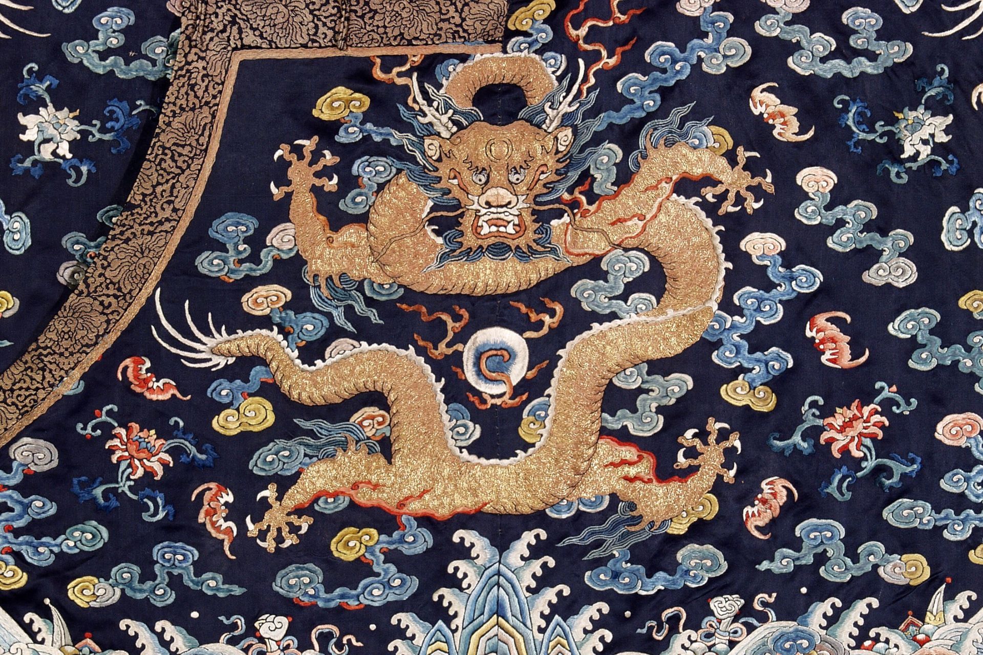 Qing dynasty imperial dragon robe