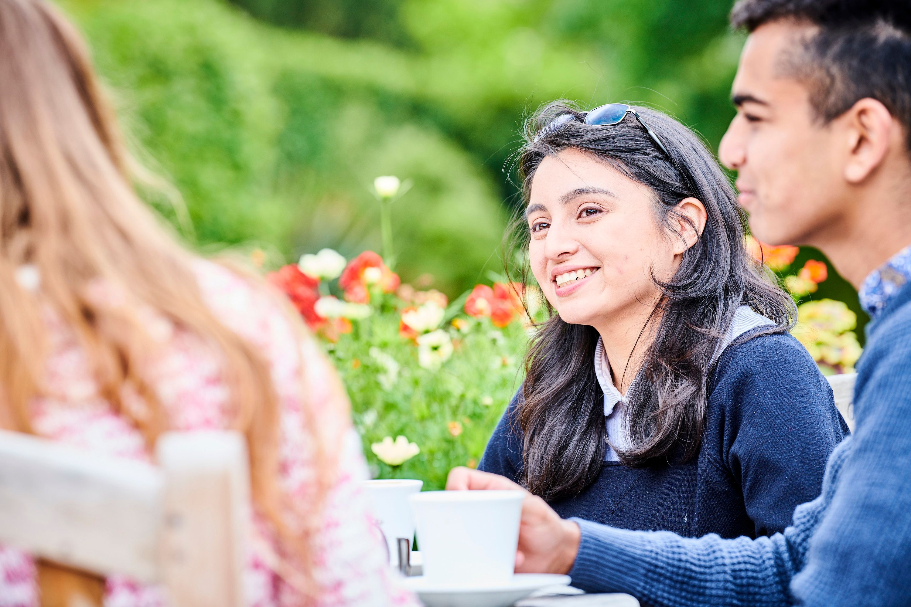 Students enjoying the Botanic Garden at cafe benches