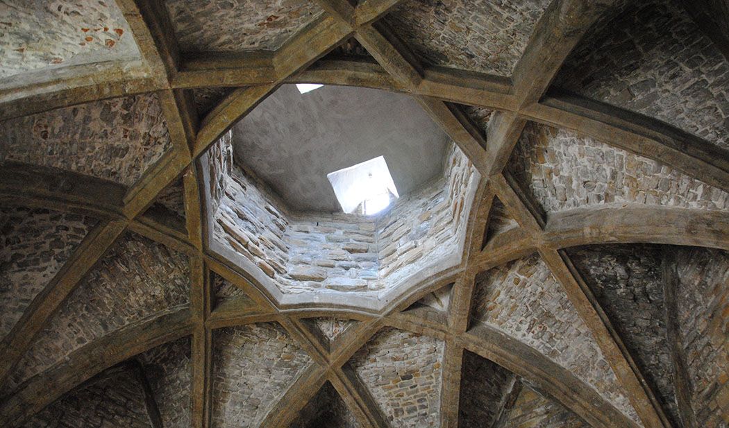 a photo of a vaulted medieval roof forming an 8-pointed star