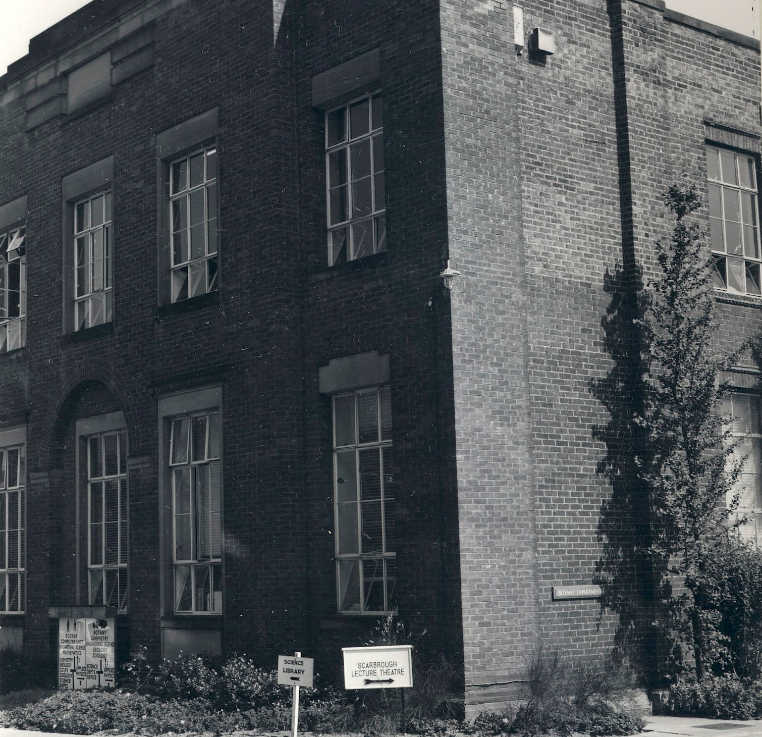 Side elevation of Dawson Building (cropped)