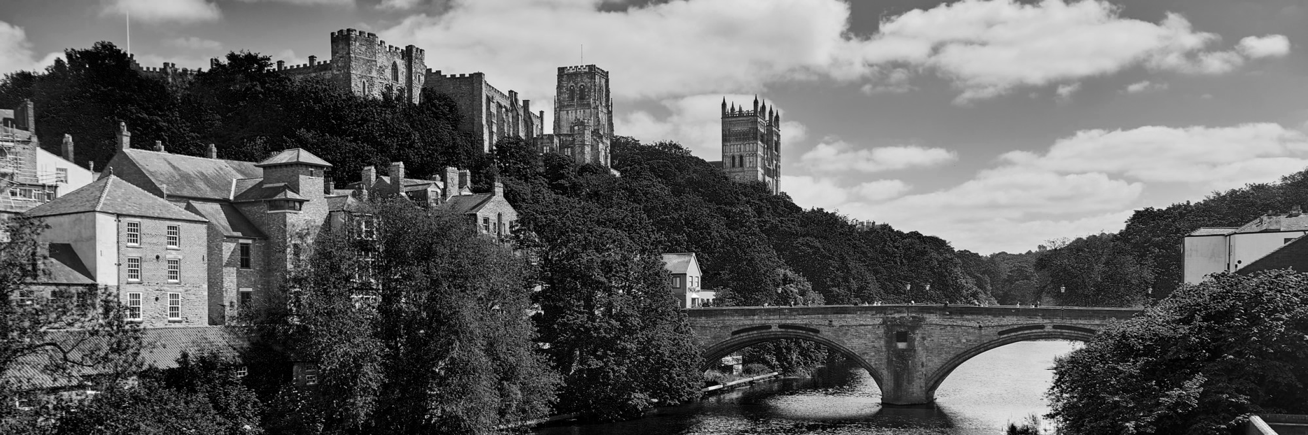 Black and white picture of Durham Castle and river