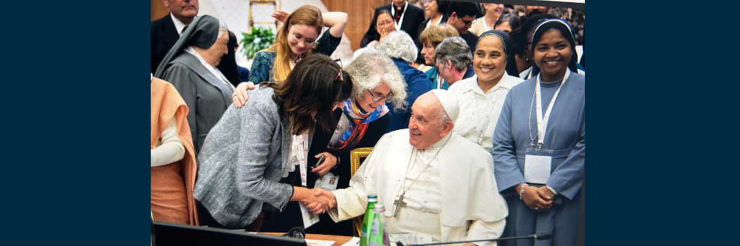Anna Rowlands shaking hands with Pope Francis